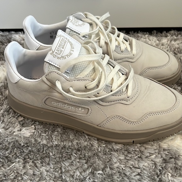 Adidas - Picture 3 of 5